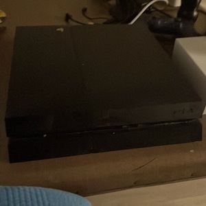 Used PlayStation 4 (I know this is a fashion market but outside the box)
